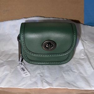 小物 COACH Heritage Turnlock Bag Charm Yellow COACH Heritage